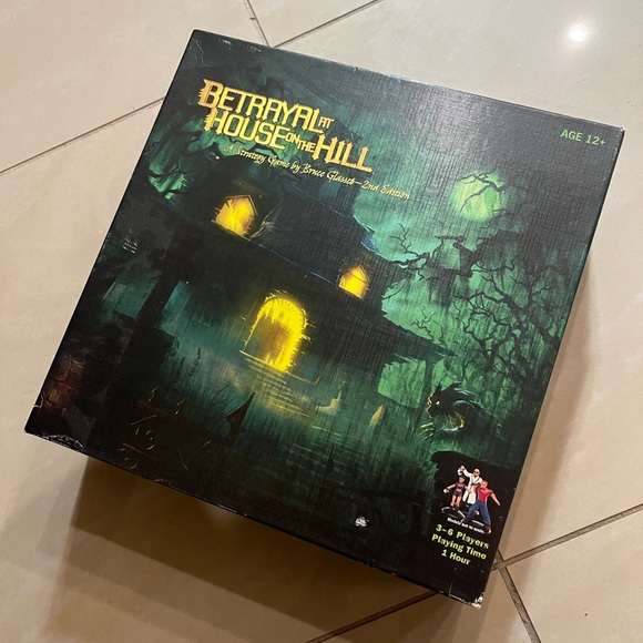 BETRAYAL AT HOUSE ON THE HILL. 2ND EDITION - Picture 2 of 4